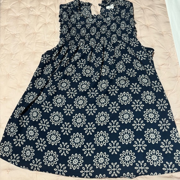 Monday Fun Tops - Navy and White Patterned Garment